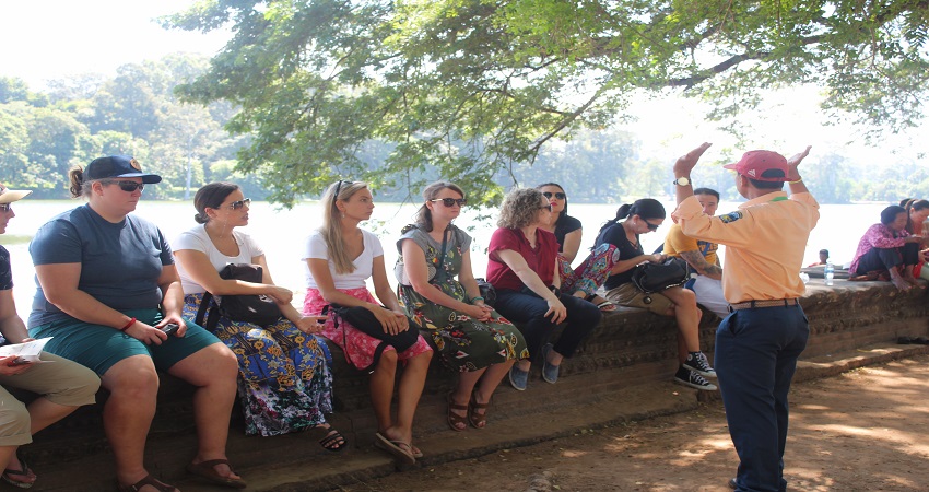 Angkor Wat Shared Tours small Groups sun set 16$/person